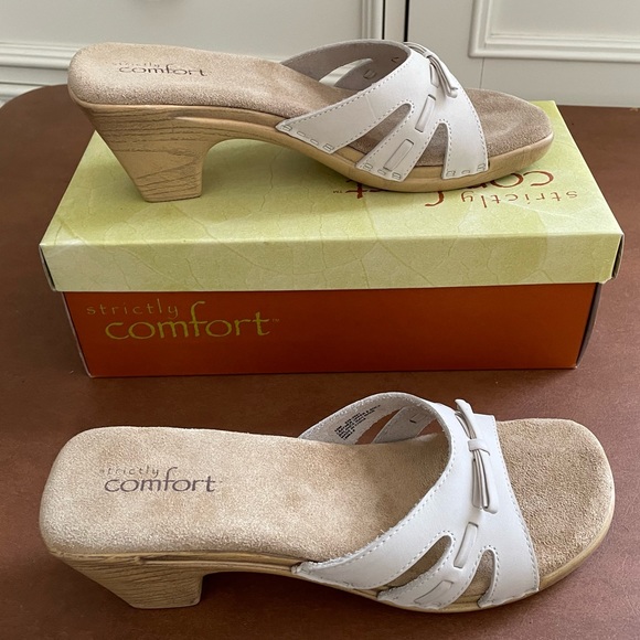 Strictly Comfort Donna heels open toe sandals shoes size 10 in creamy white NWT - Picture 2 of 9